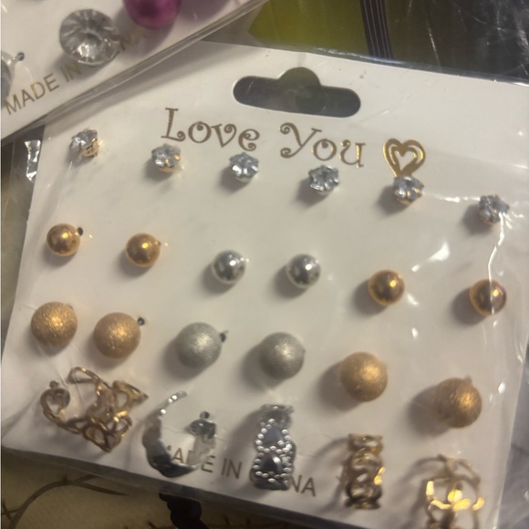 Assorted Stud Earrings Set - Picture 4 of 6